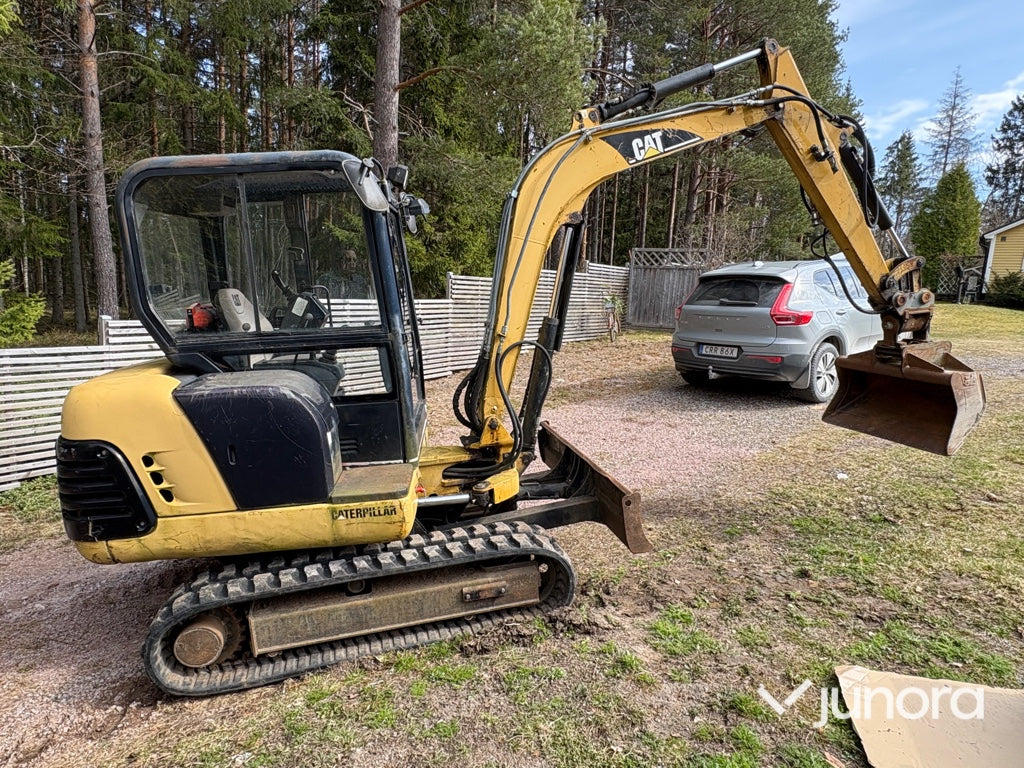 Minigrävare - Caterpillar 302.5 med tillbehör