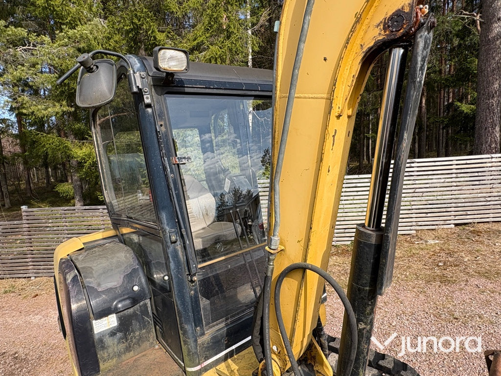 Minigrävare - Caterpillar 302.5 med tillbehör