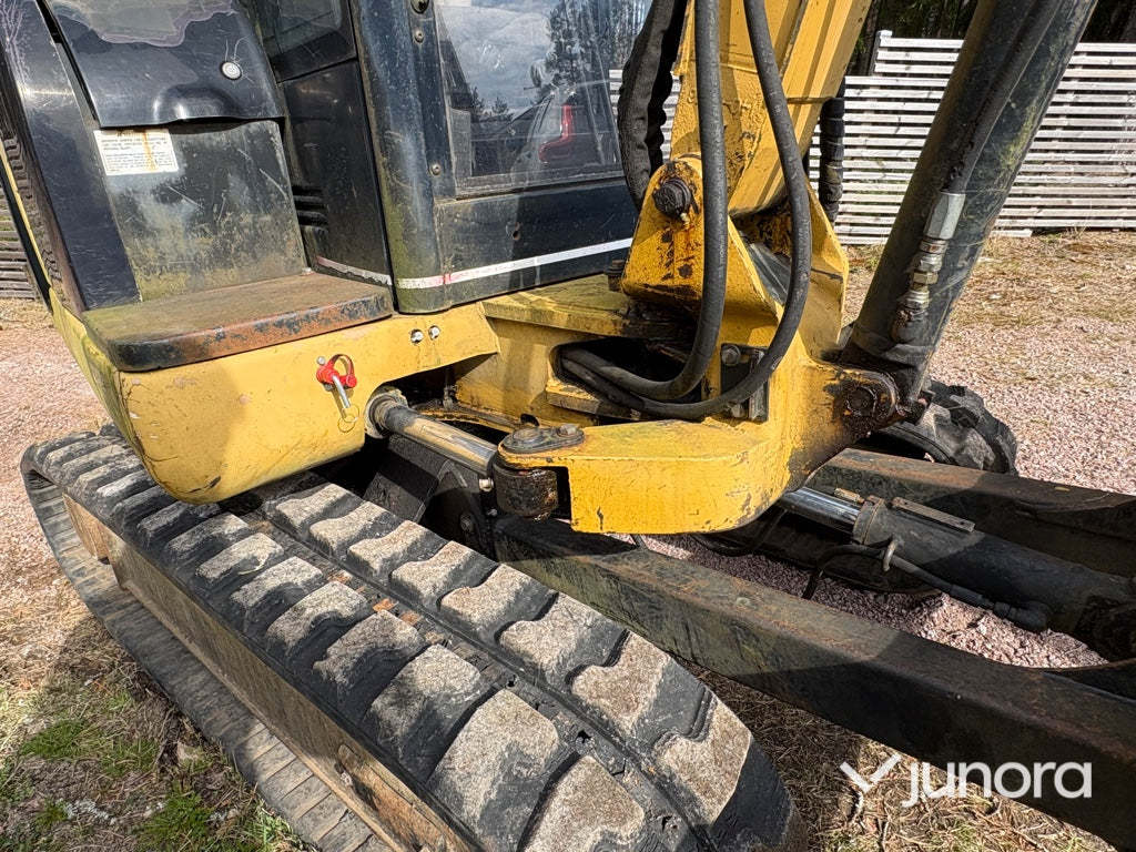 Minigrävare - Caterpillar 302.5 med tillbehör