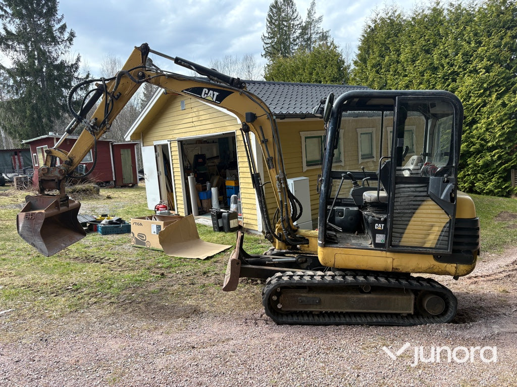 Minigrävare - Caterpillar 302.5 med tillbehör