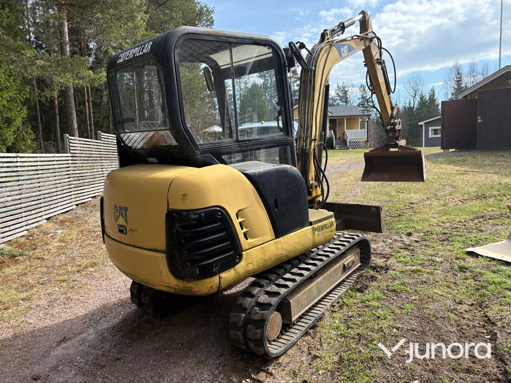 Minigrävare - Caterpillar 302.5 med tillbehör