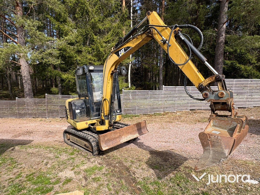 Minigrävare - Caterpillar 302.5 med tillbehör