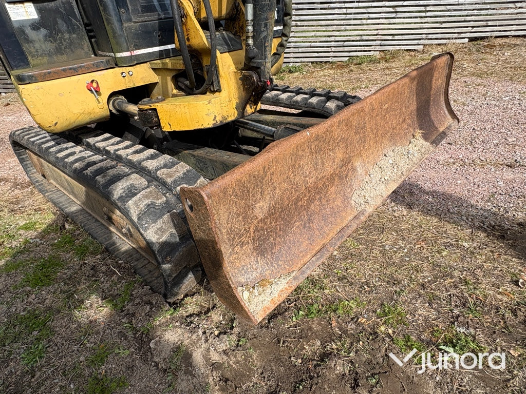 Minigrävare - Caterpillar 302.5 med tillbehör