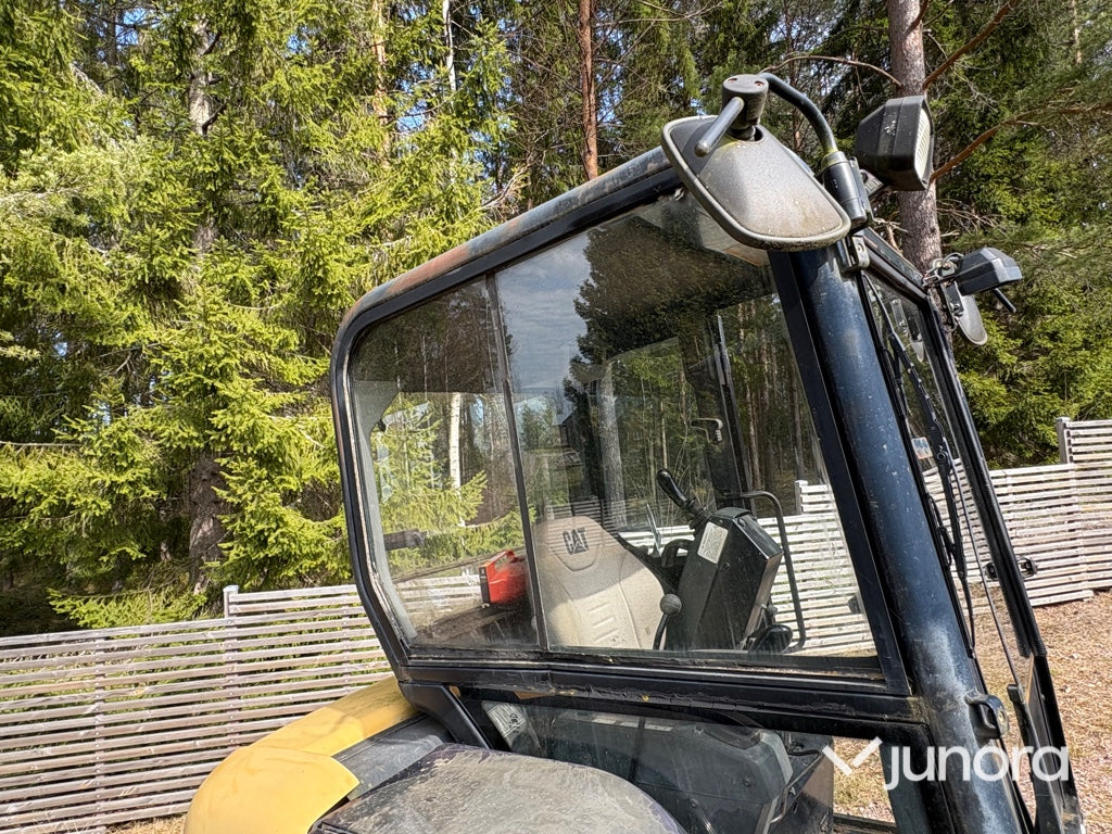 Minigrävare - Caterpillar 302.5 med tillbehör