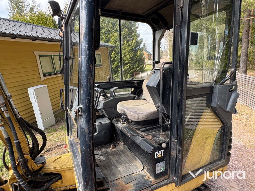 Minigrävare - Caterpillar 302.5 med tillbehör