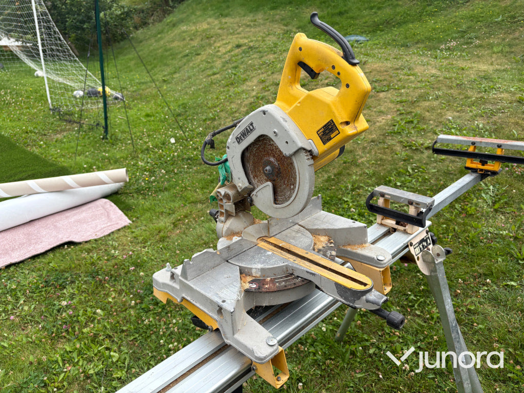 DeWalt Kap- och gersåg inkl. sågbord