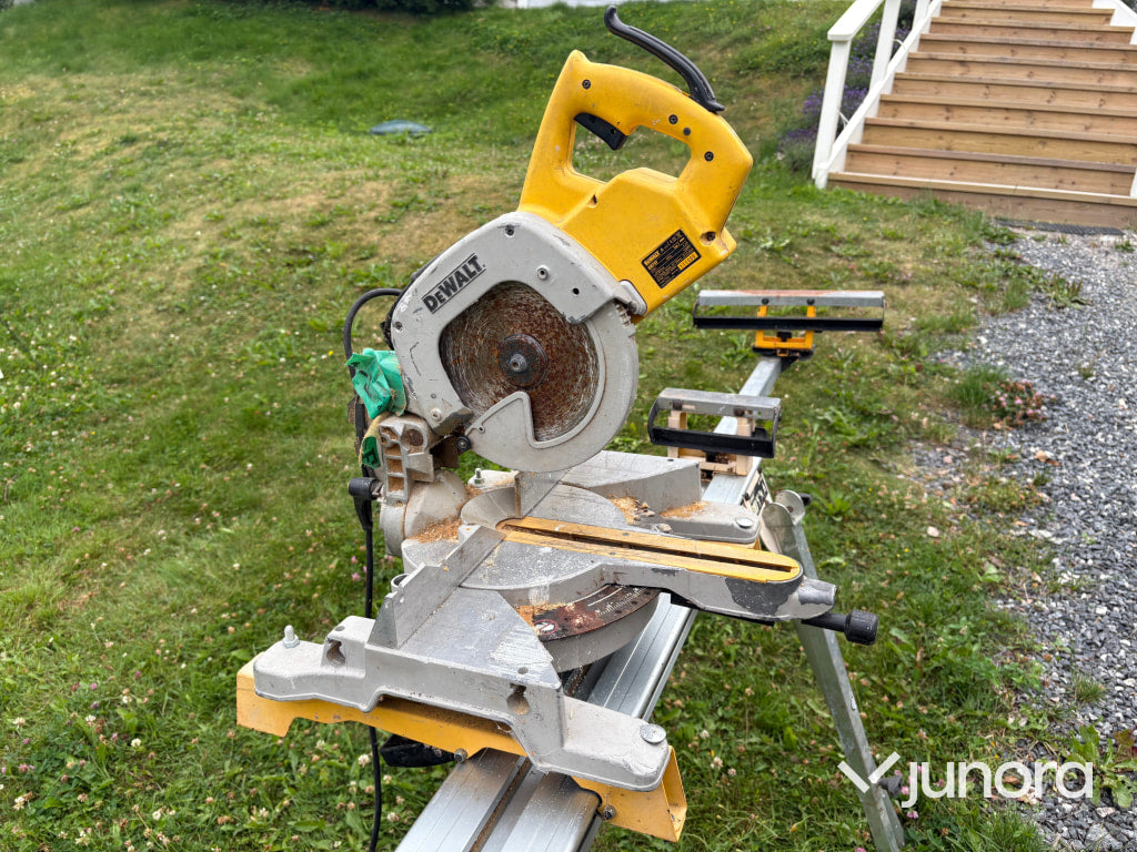 DeWalt Kap- och gersåg inkl. sågbord