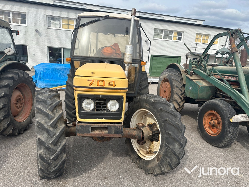 Traktor - Leyland 704 4 WD