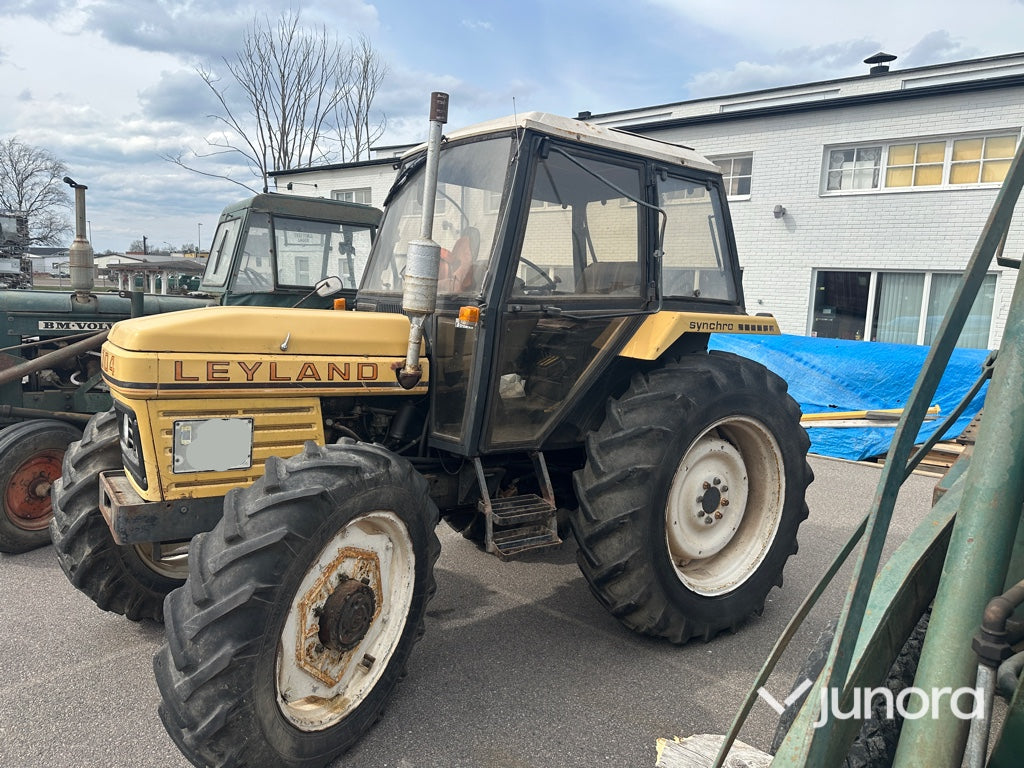 Traktor - Leyland 704 4 WD