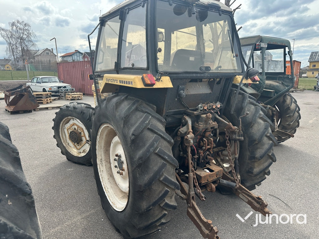 Traktor - Leyland 704 4 WD