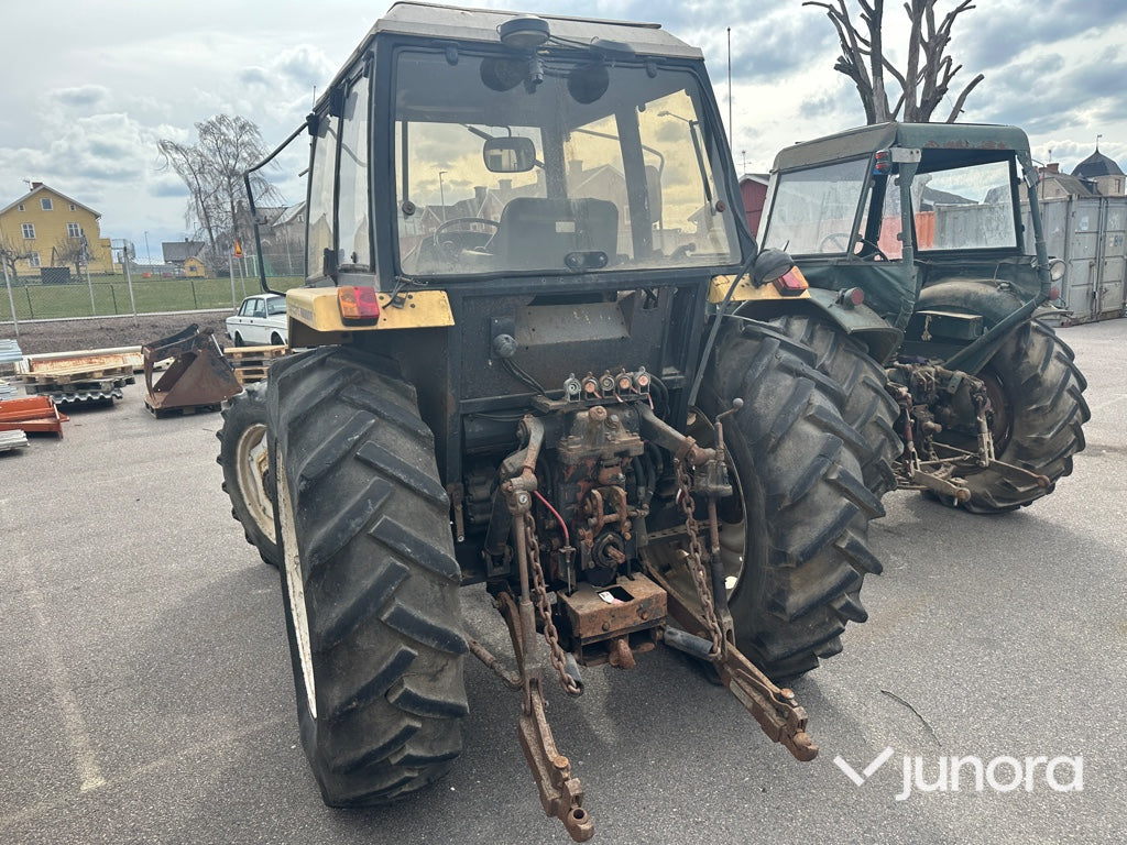 Traktor - Leyland 704 4 WD