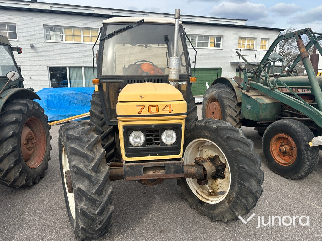 Traktor - Leyland 704 4 WD