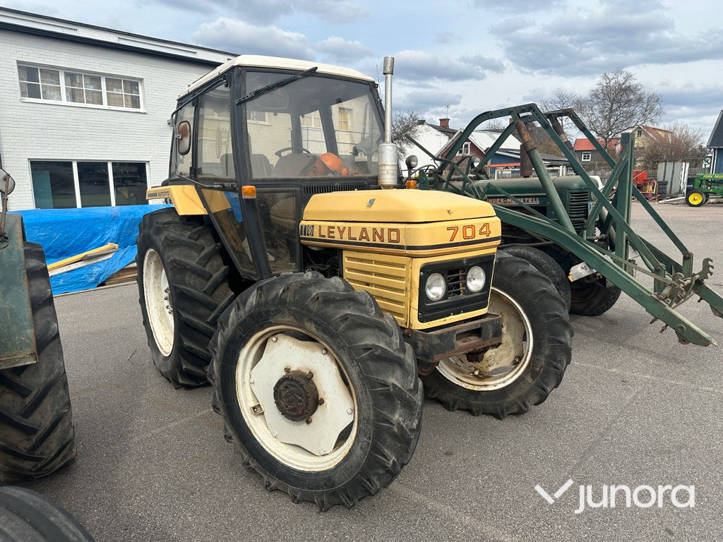 Traktor - Leyland 704 4 WD