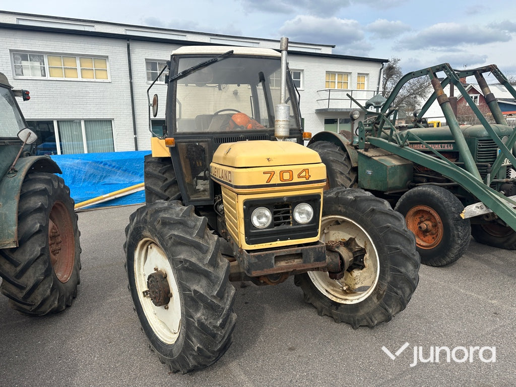 Traktor - Leyland 704 4 WD