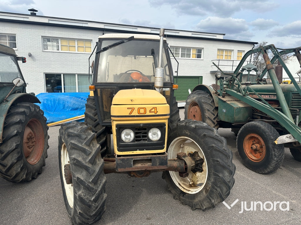 Traktor - Leyland 704 4 WD