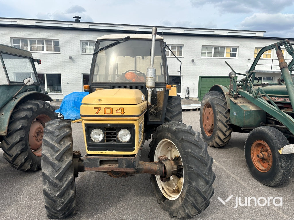Traktor - Leyland 704 4 WD