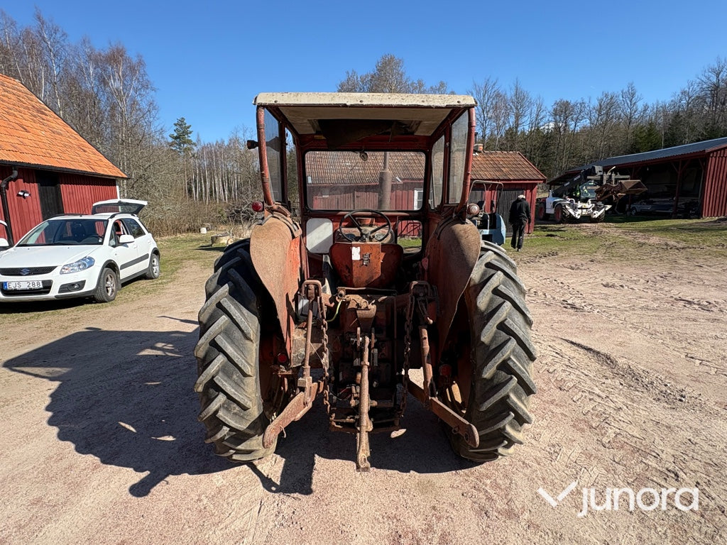 Traktor - Mc Cormick, Intern 523 D