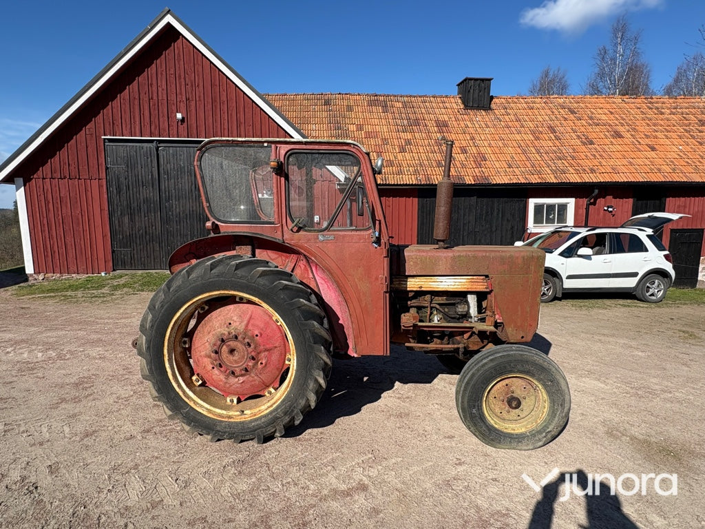 Traktor - Mc Cormick, Intern 523 D