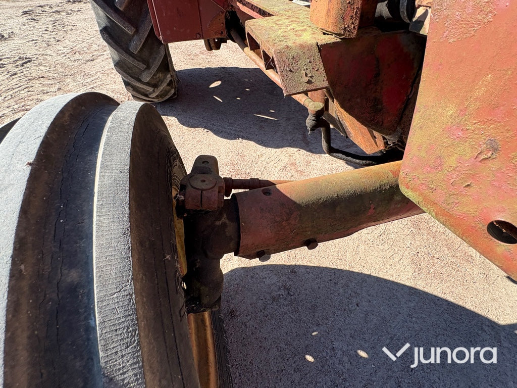 Traktor - Mc Cormick, Intern 523 D