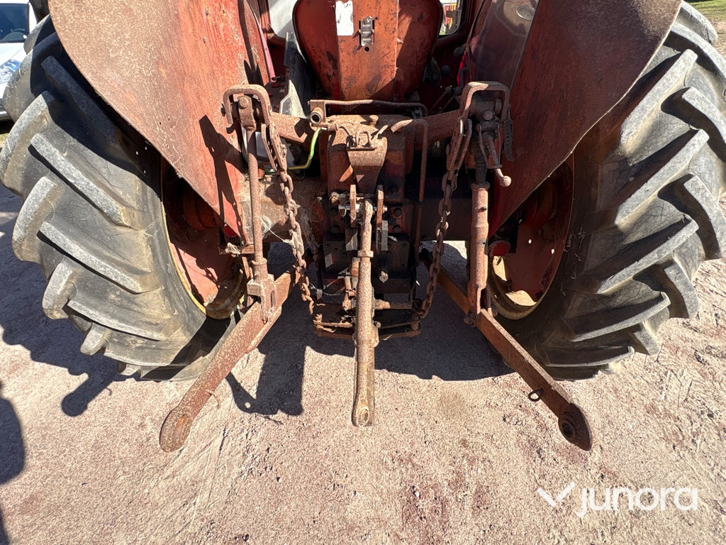 Traktor - Mc Cormick, Intern 523 D