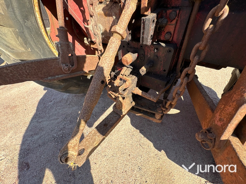 Traktor - Mc Cormick, Intern 523 D