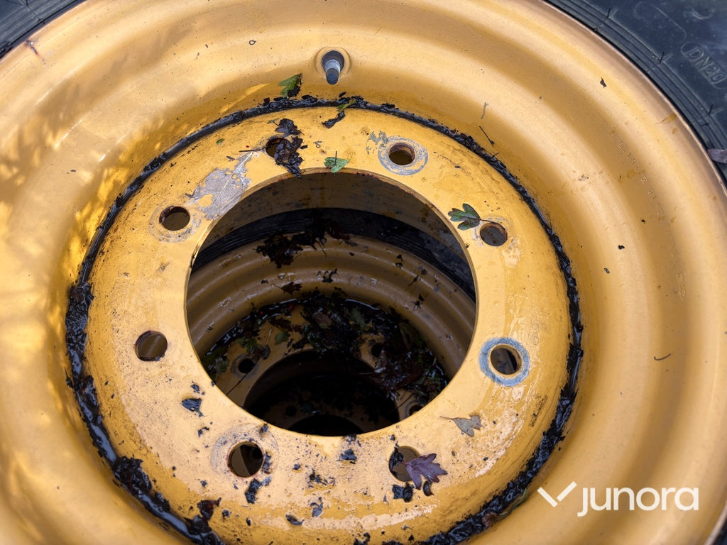 Däck + Fälg - Dunlop 405/70R18, Till hjullastare