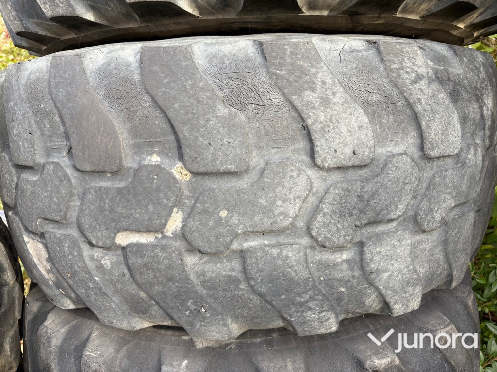 Däck + Fälg - Dunlop 405/70R18, Till hjullastare