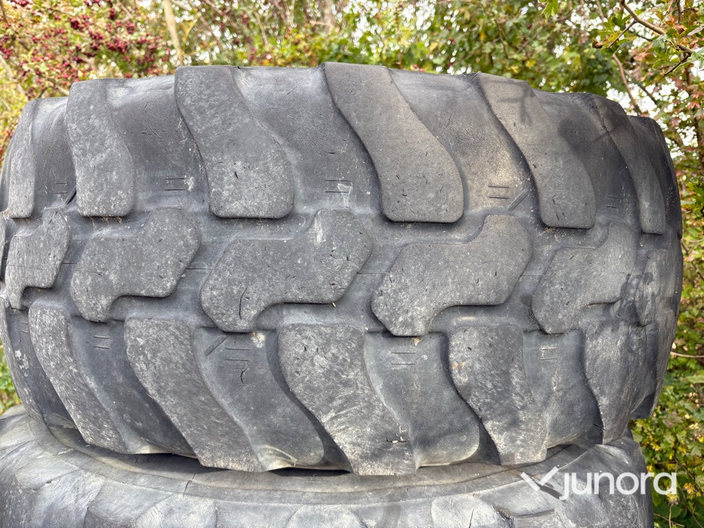 Däck + Fälg - Dunlop 405/70R18, Till hjullastare