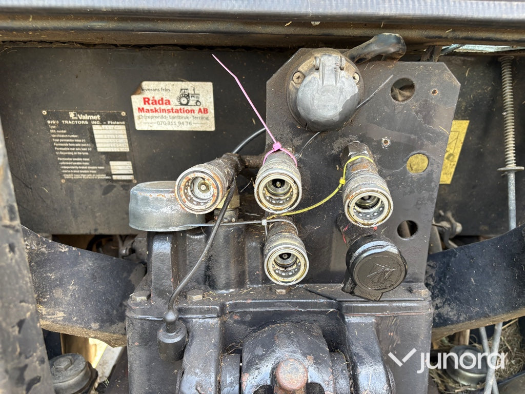 Traktor med lastare - Valmet 665-4, Trima 340