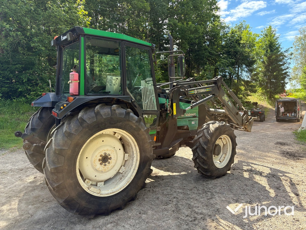 Traktor med lastare - Valmet 665-4, Trima 340