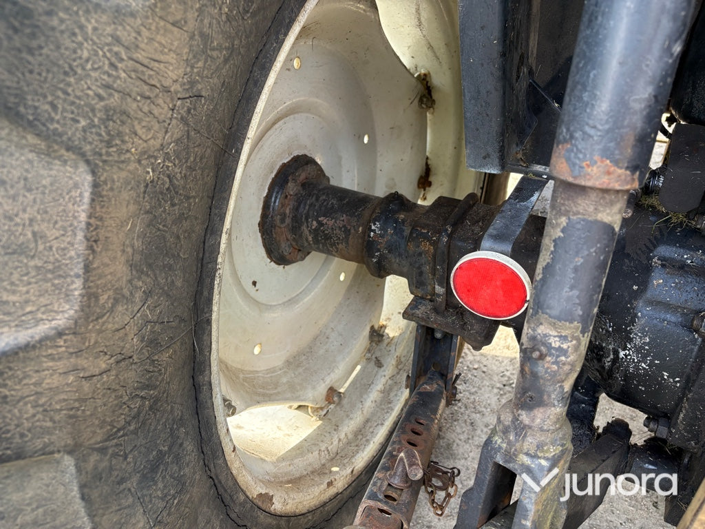 Traktor med lastare - Valmet 665-4, Trima 340