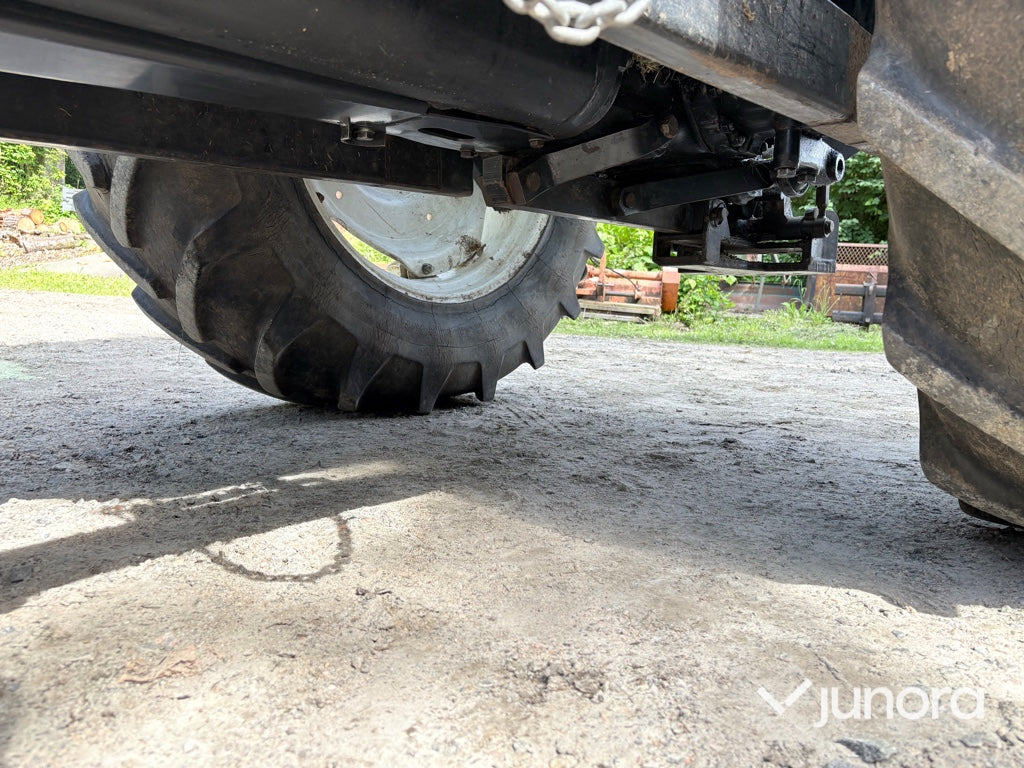 Traktor med lastare - Valmet 665-4, Trima 340