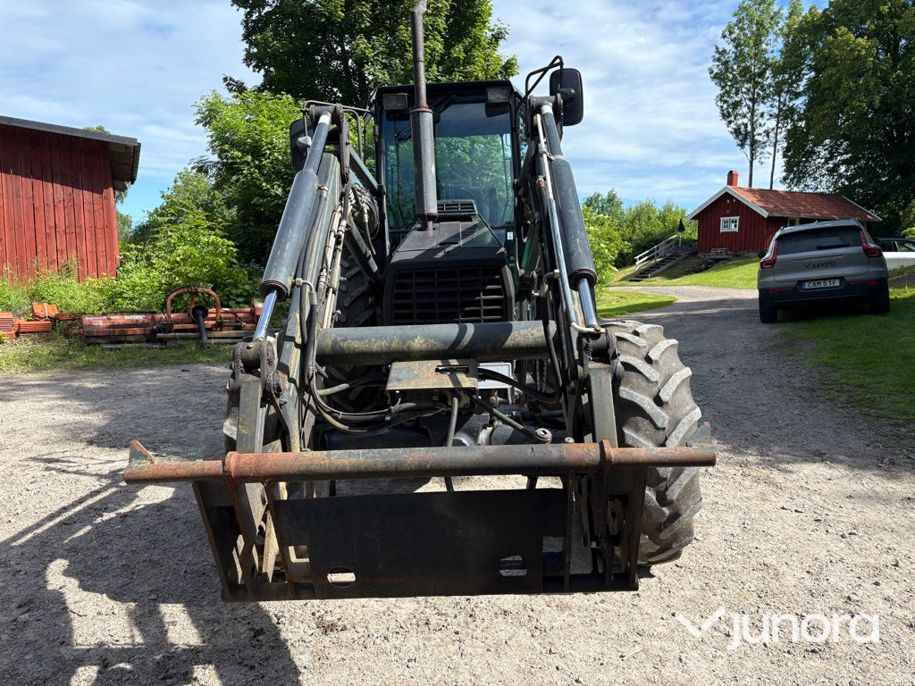 Traktor med lastare - Valmet 665-4, Trima 340
