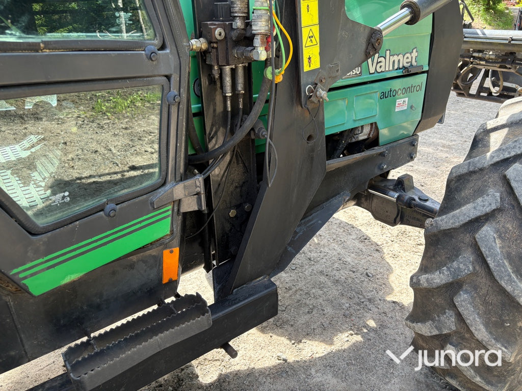 Traktor med lastare - Valmet 665-4, Trima 340