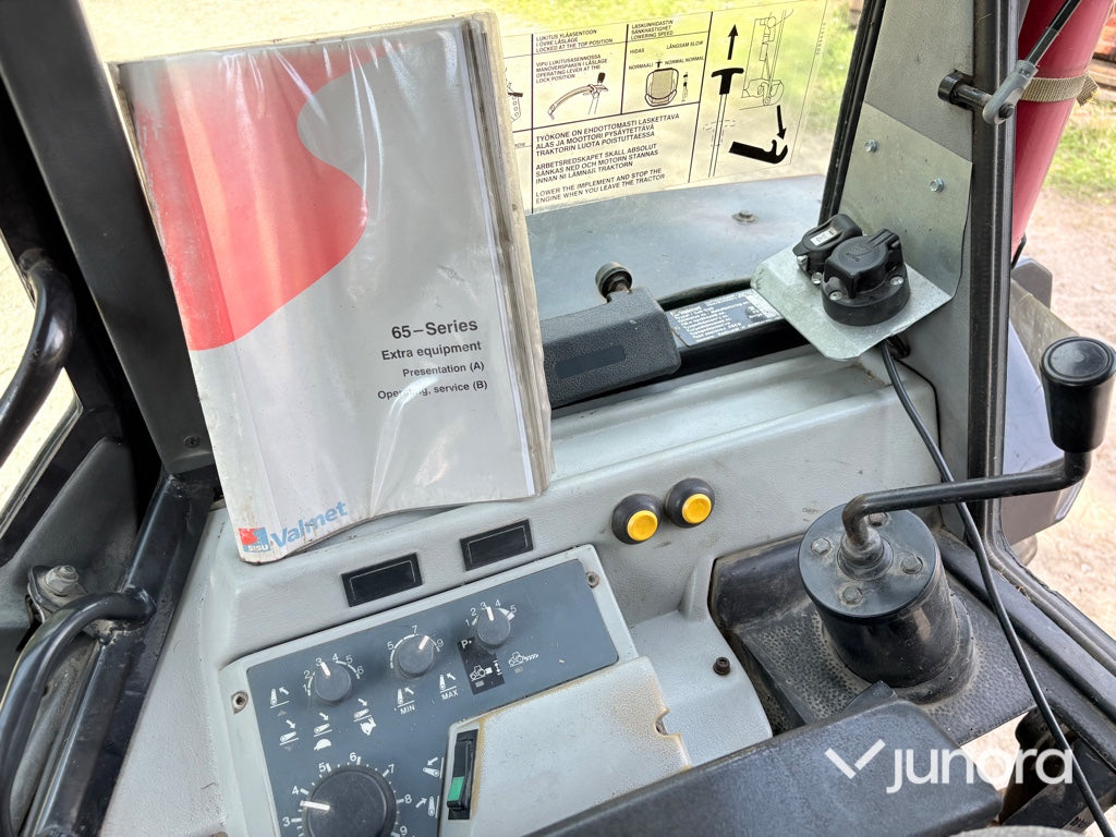 Traktor med lastare - Valmet 665-4, Trima 340