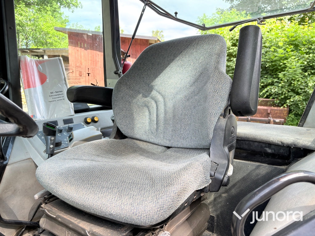 Traktor med lastare - Valmet 665-4, Trima 340