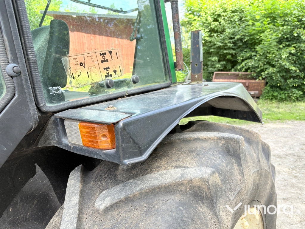 Traktor med lastare - Valmet 665-4, Trima 340