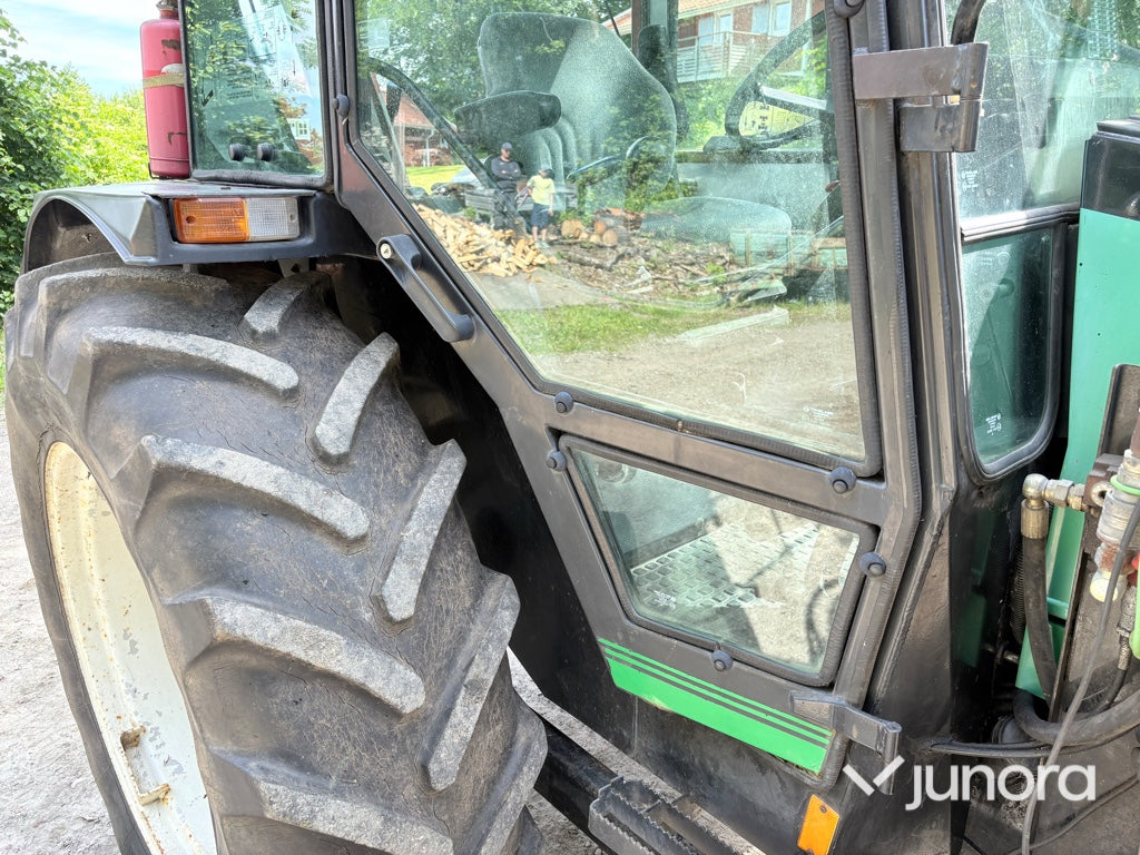 Traktor med lastare - Valmet 665-4, Trima 340