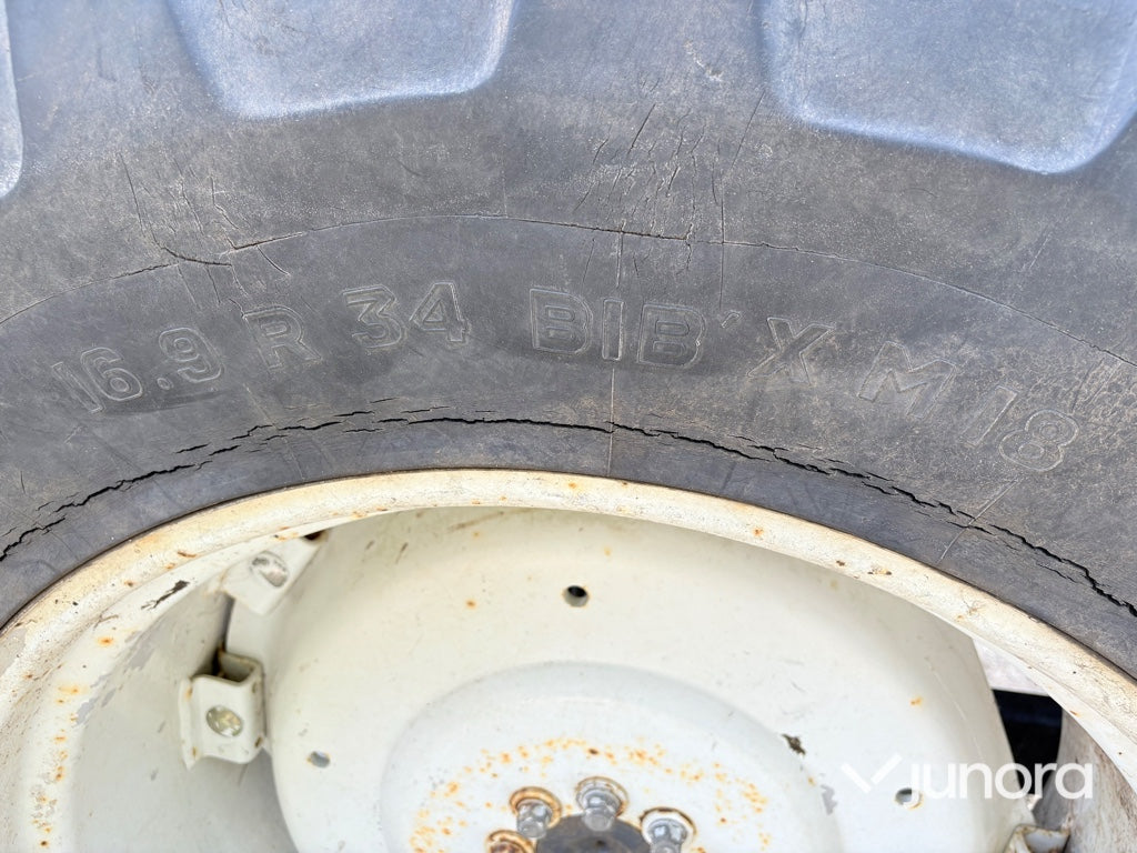 Traktor med lastare - Valmet 665-4, Trima 340