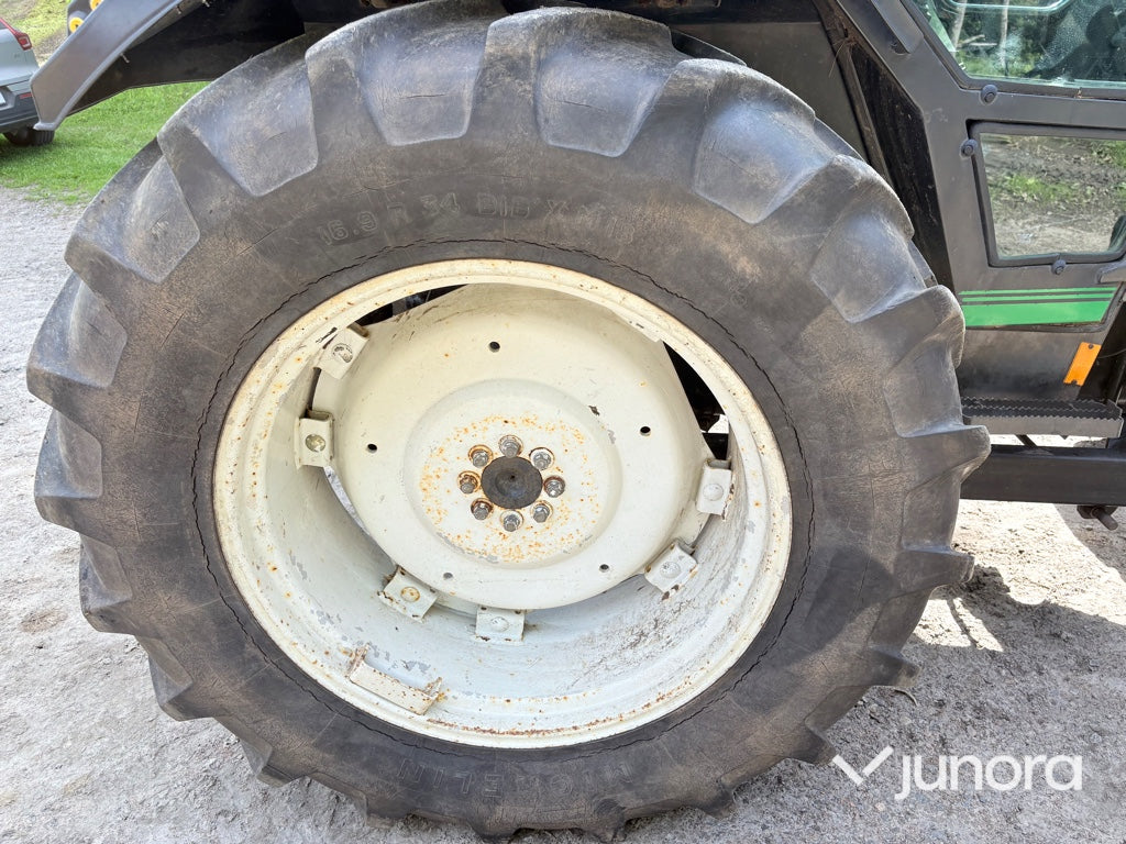 Traktor med lastare - Valmet 665-4, Trima 340