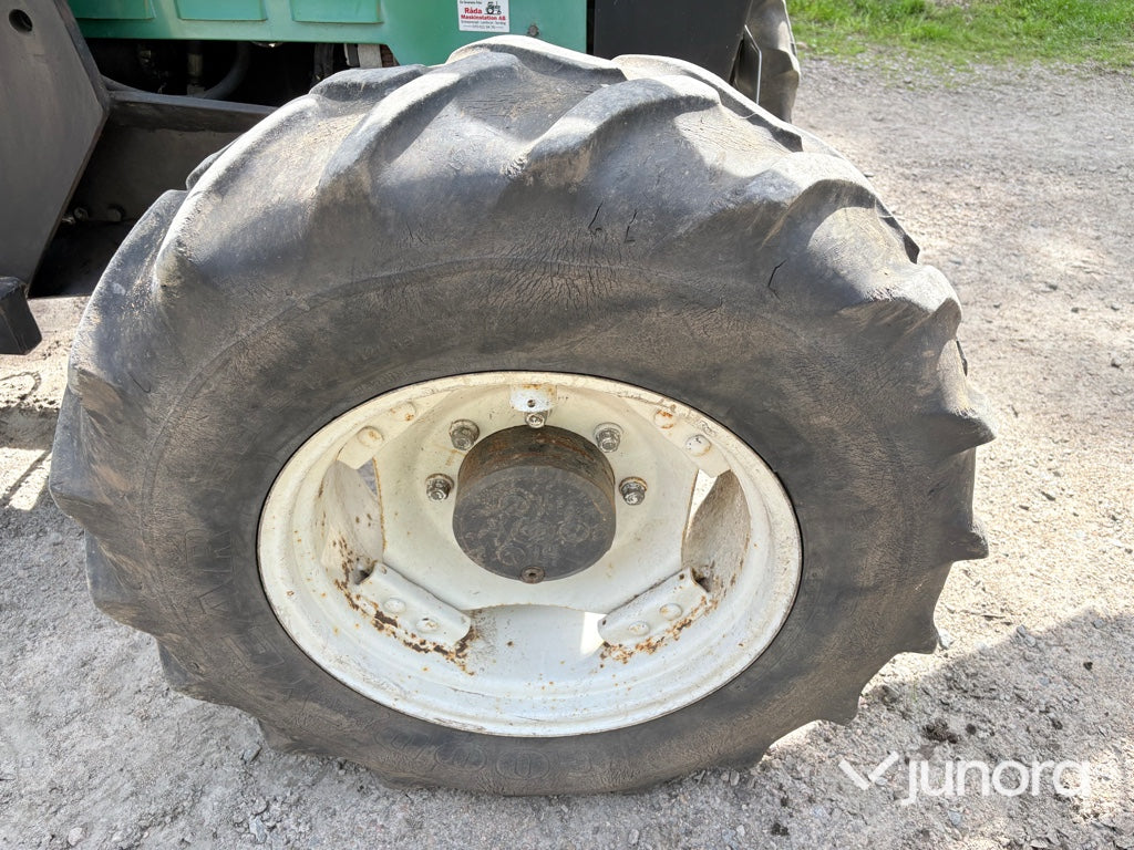 Traktor med lastare - Valmet 665-4, Trima 340