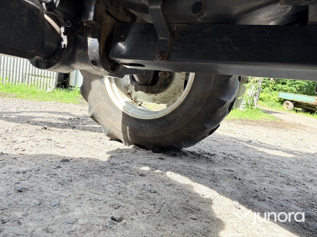 Traktor med lastare - Valmet 665-4, Trima 340