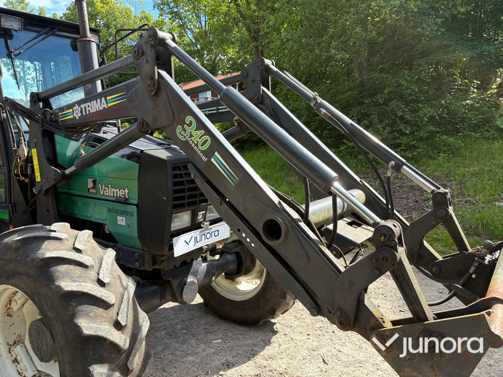 Traktor med lastare - Valmet 665-4, Trima 340