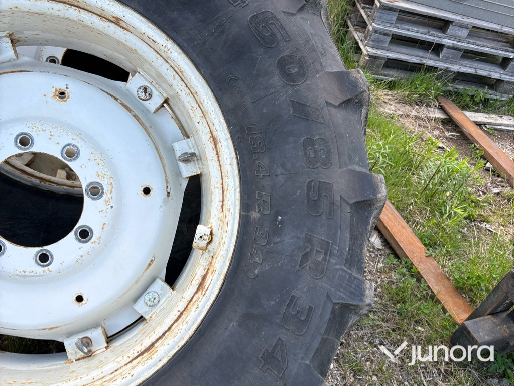 Traktordäck med fälg- 460/85 R34