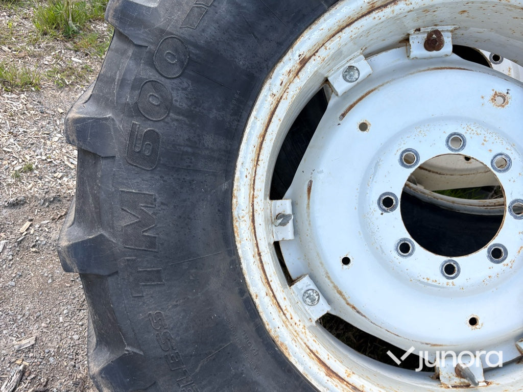 Traktordäck med fälg- 460/85 R34