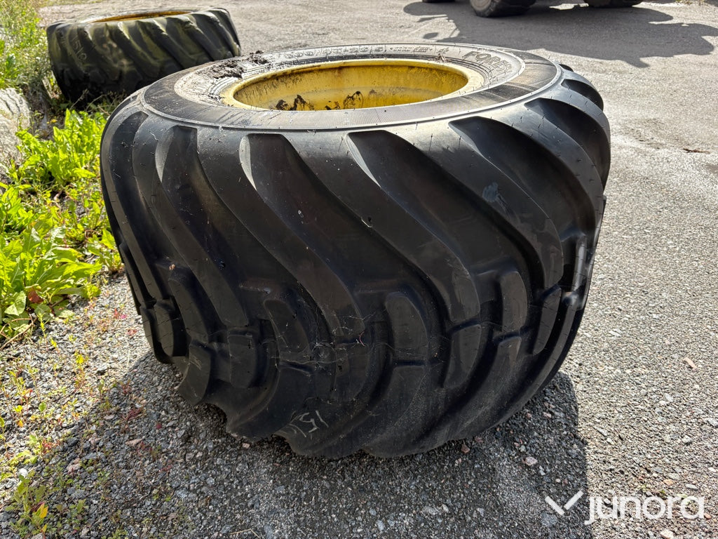 Däck med fälg - Nokian, 800/40-26.5