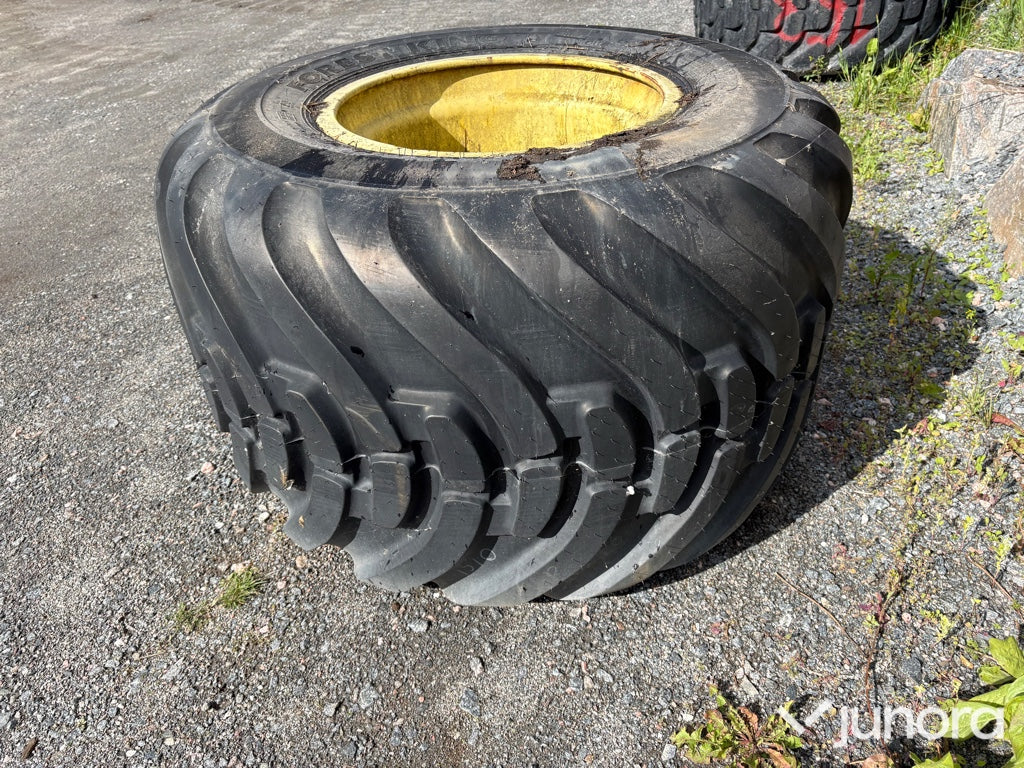 Däck med fälg - Nokian, 800/40-26.5