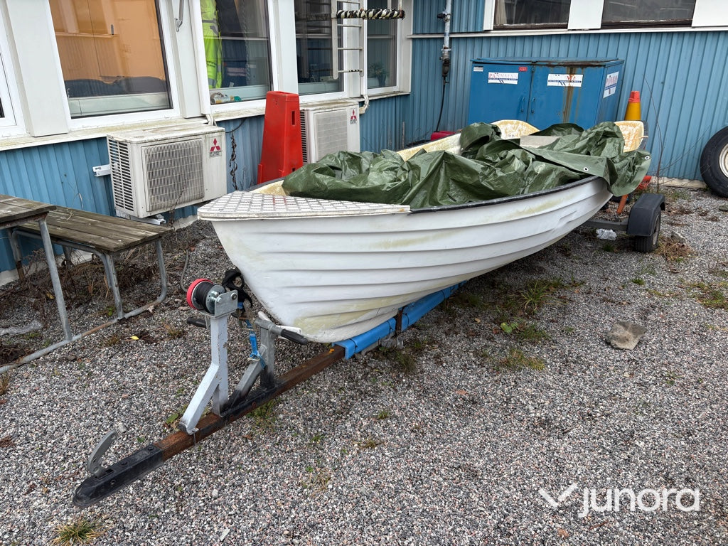 Båt med trailer - 5 m