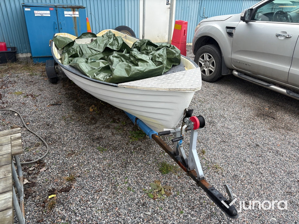 Båt med trailer - 5 m