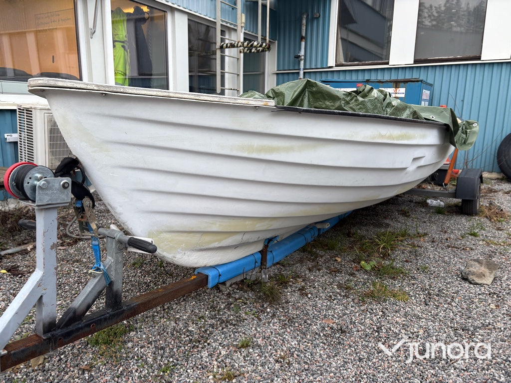 Båt med trailer - 5 m
